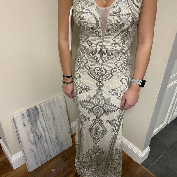 Formal Dress, never worn - Picture 2 of 6